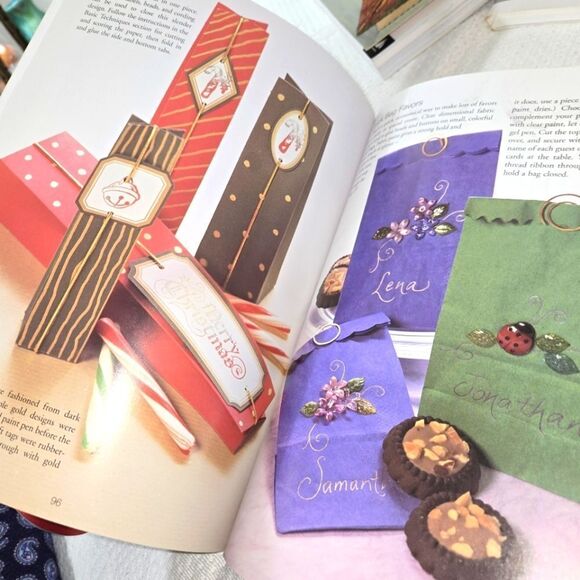 'Wonderful Wraps' Art Book - Picture 8 of 13